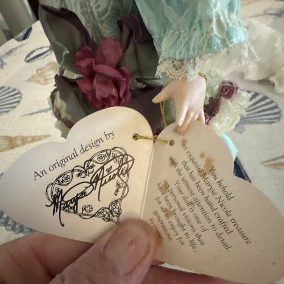 Franklin Heirloom Porcelain Doll Maryse Nicole Treasure Stand Bag - Picture 6 of 9